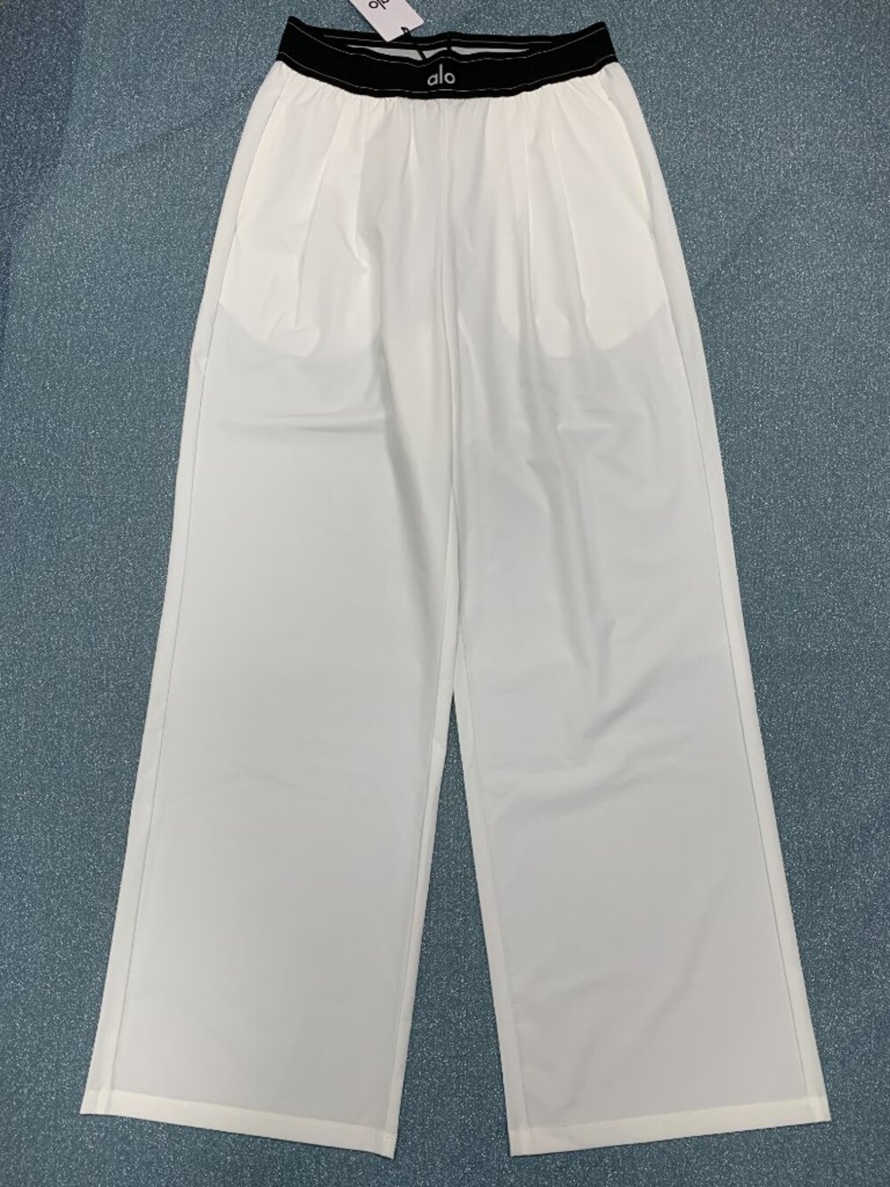 New ALO Yoga White Black Straight Leg Style Pants S M 30" Inseam🐼 - Picture 2 of 9